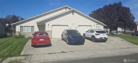 Photo of 1255 Westbrook Loop, Yakima, WA 98908 (MLS # 2588761)