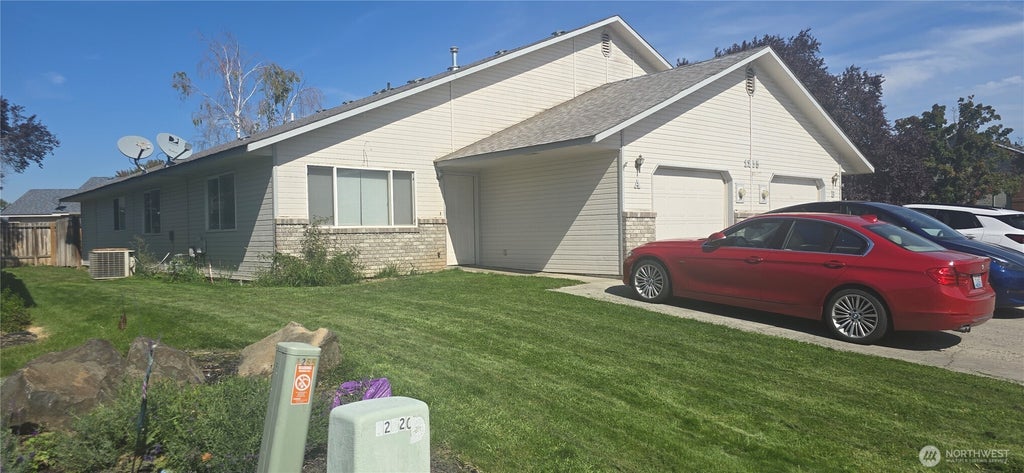 Photo of 1255 Westbrook Loop, Yakima, WA 98908 (MLS # 2588761)