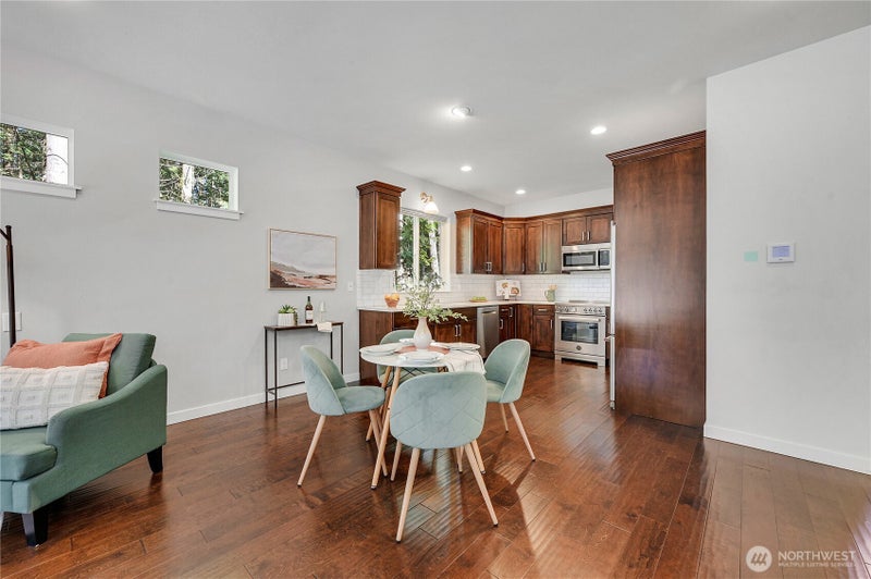 2257 W Rosecrans