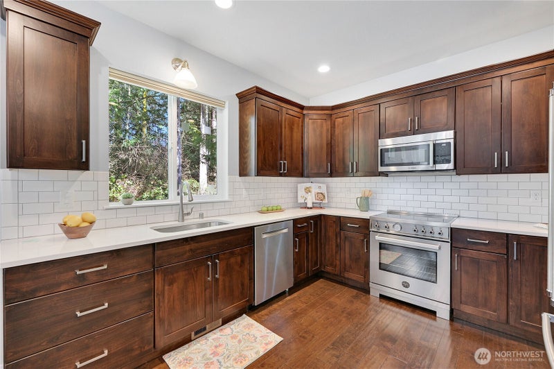2257 W Rosecrans