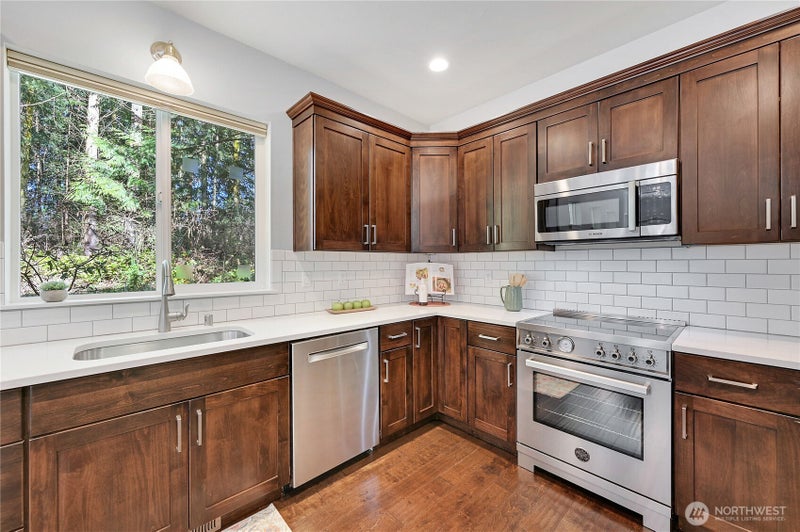 2257 W Rosecrans