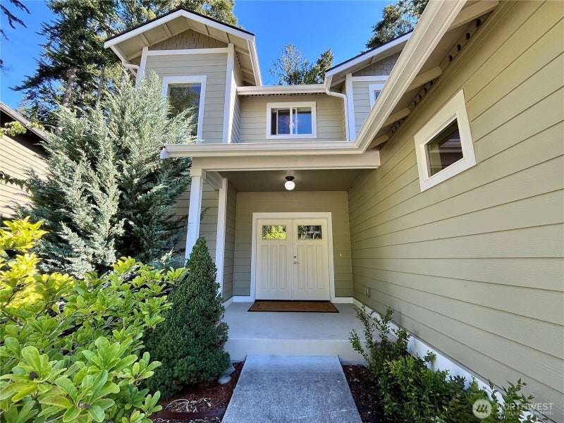2257 W Rosecrans