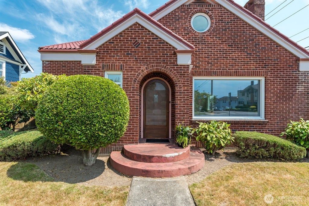 Photo of 1831 Rucker Ave AVE, Everett, WA 98201 (MLS # 2553682)