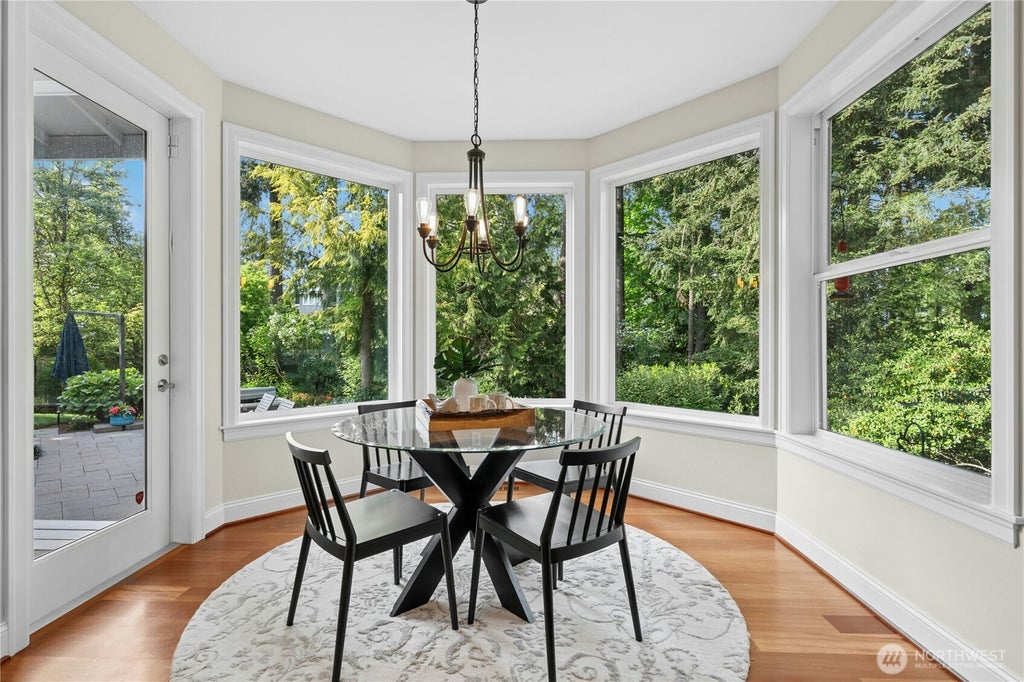 Photo of 10806 SE 16th Street, Bellevue, WA 98004 (MLS # 2575831)