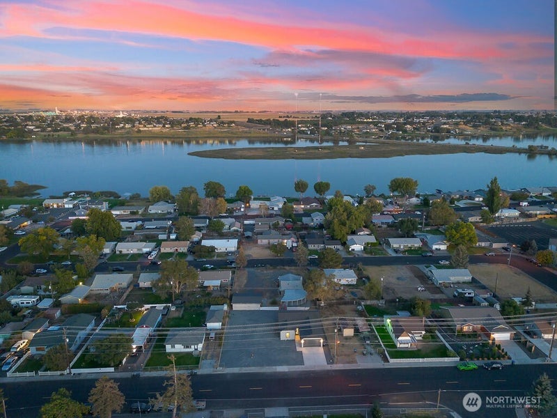 2133 W Peninsula Drive
