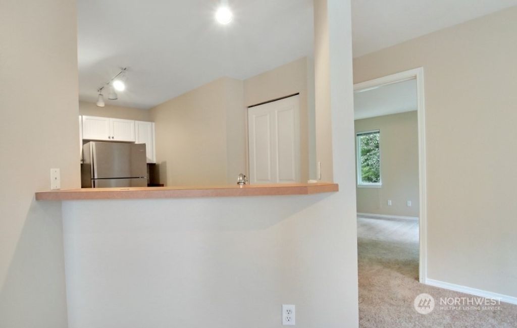 listing image 9363201473055020285