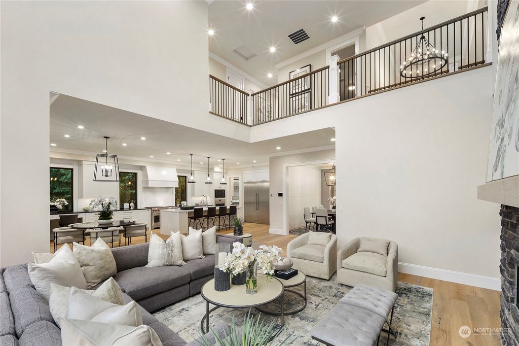 Photo of 10422 SE 22nd Street, Bellevue, WA 98004 (MLS # 2045236)