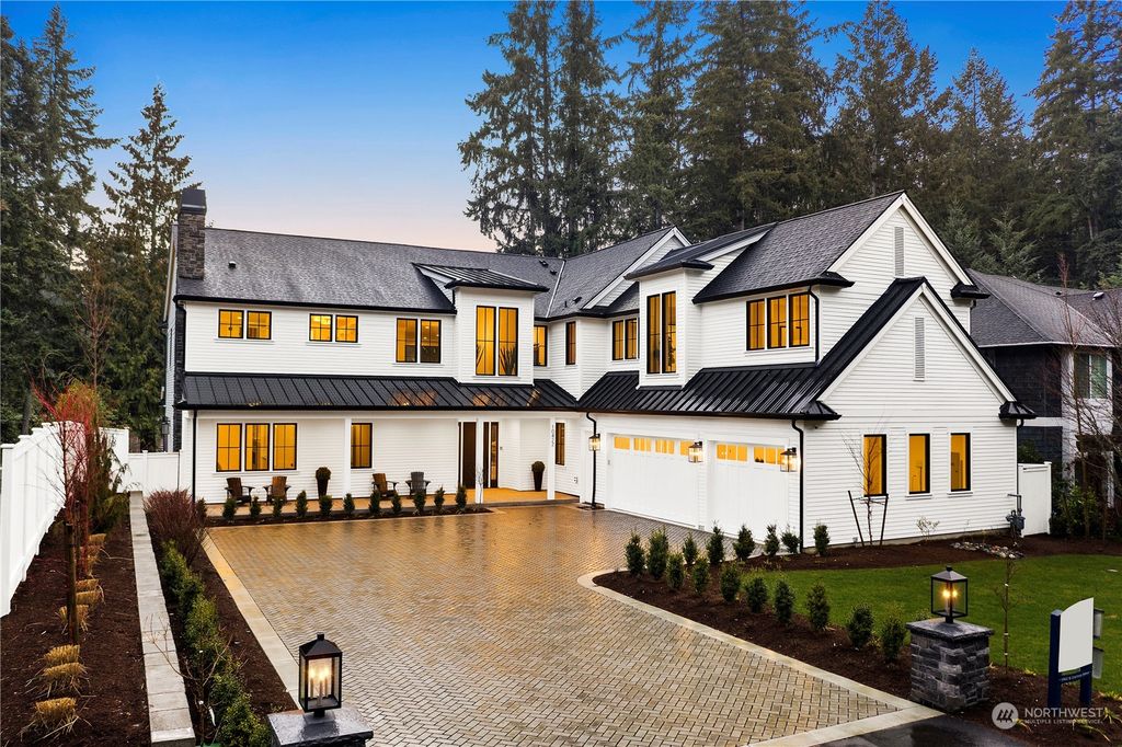 Photo of 10422 SE 22nd Street, Bellevue, WA 98004 (MLS # 2045236)