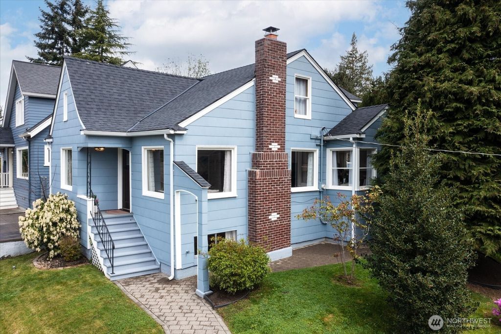 Photo of 5702 32nd Avenue NW, Seattle, WA 98107 (MLS # 2354048)