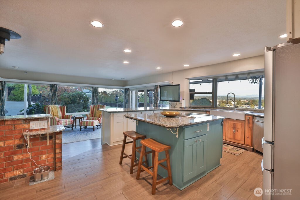 100 Mountain View Drive SW
