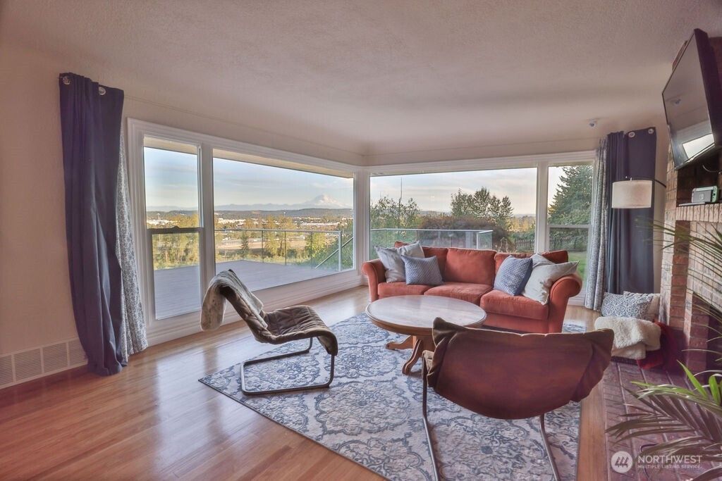 Photo of 100 Mountain View Drive SW, Auburn, WA 98001 (MLS # 2446629)
