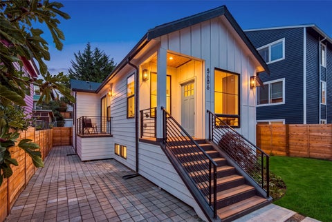 Photo of 5606 11th Avenue NE, Seattle, WA 98105 (MLS # 2595048)