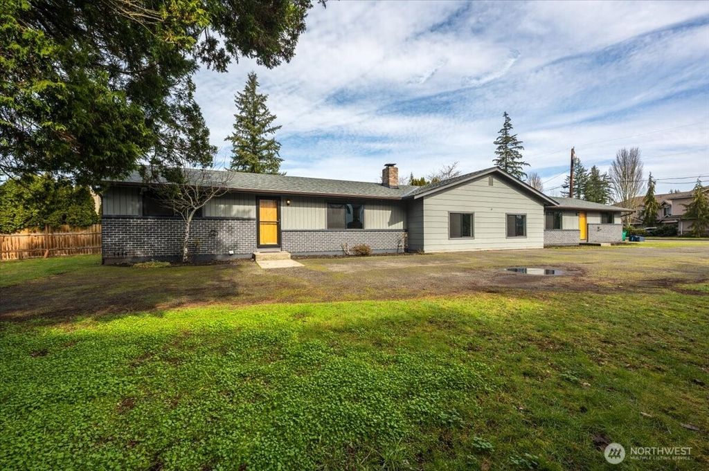 Photo of 1329 Beach Avenue, Marysville, WA 98270 (MLS # 2332054)
