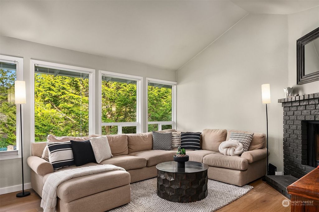 Photo of 1600 149th Place SE #3, Bellevue, WA 98007 (MLS # 2325680)