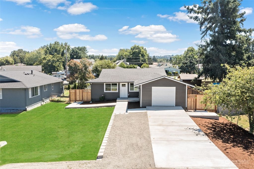 Photo of 160 Tacoma Boulevard, Algona, WA 98001 (MLS # 2140949)