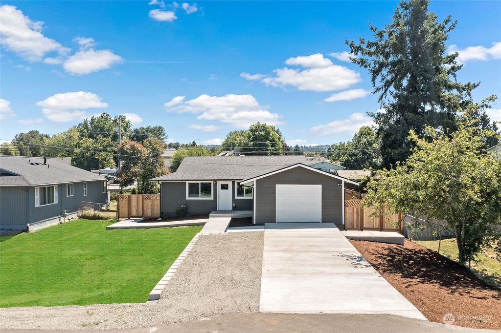 Photo of 160 Tacoma Boulevard, Algona, WA 98001 (MLS # 2140949)