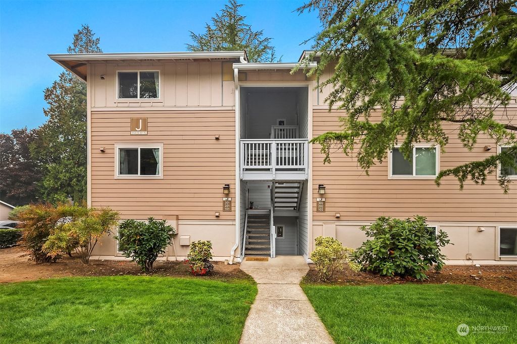 Photo of 14120 NE 181st Place #J101, Woodinville, WA 98072 (MLS # 2011029)