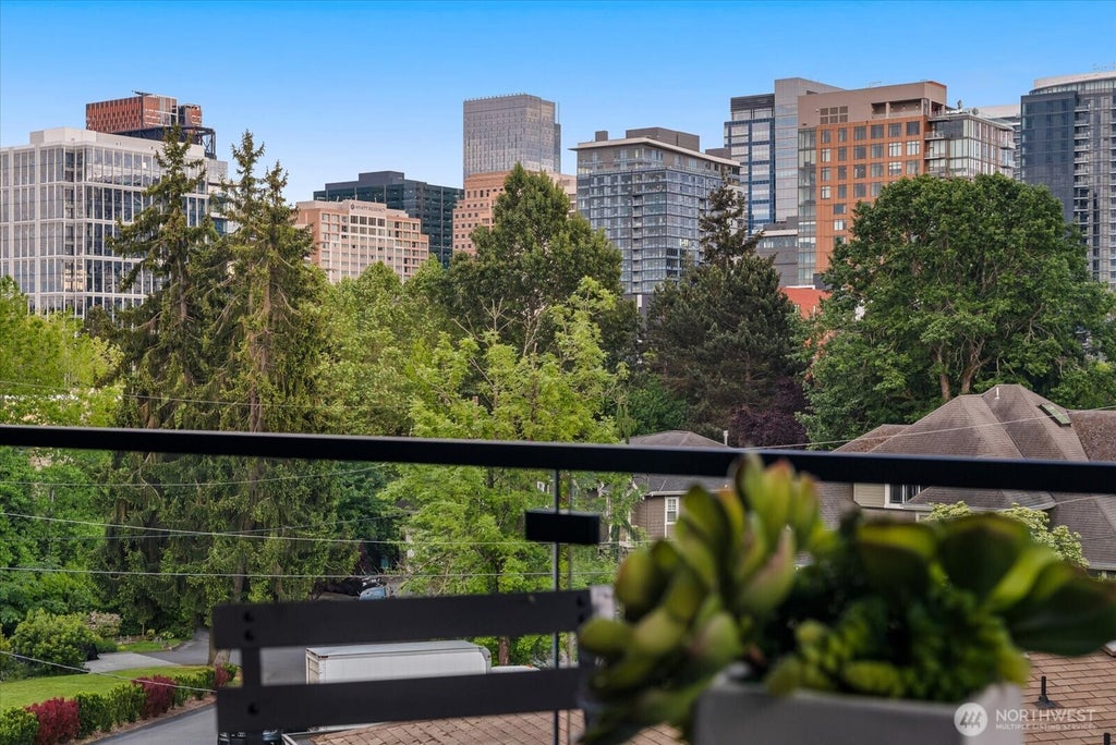 Photo of 1331 102nd Avenue NE, Bellevue, WA 98004 (MLS # 2569118)