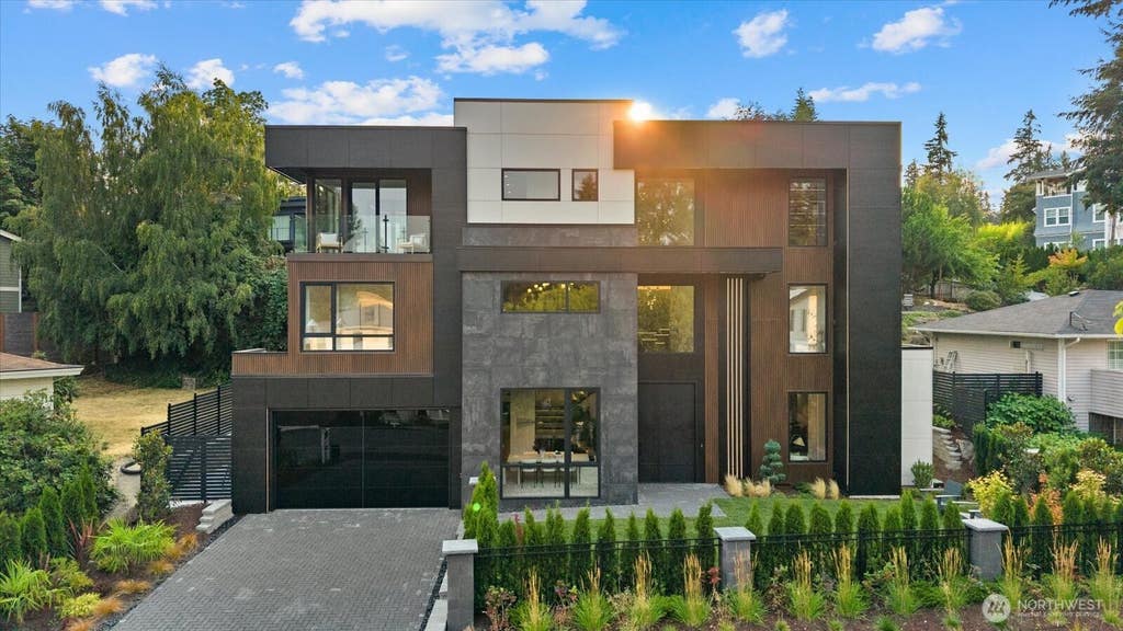 Photo of 1331 102nd Avenue NE, Bellevue, WA 98004 (MLS # 2569118)