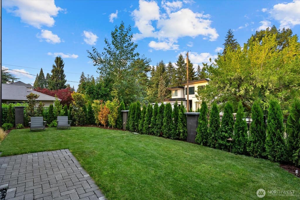 Photo of 1331 102nd Avenue NE, Bellevue, WA 98004 (MLS # 2569118)