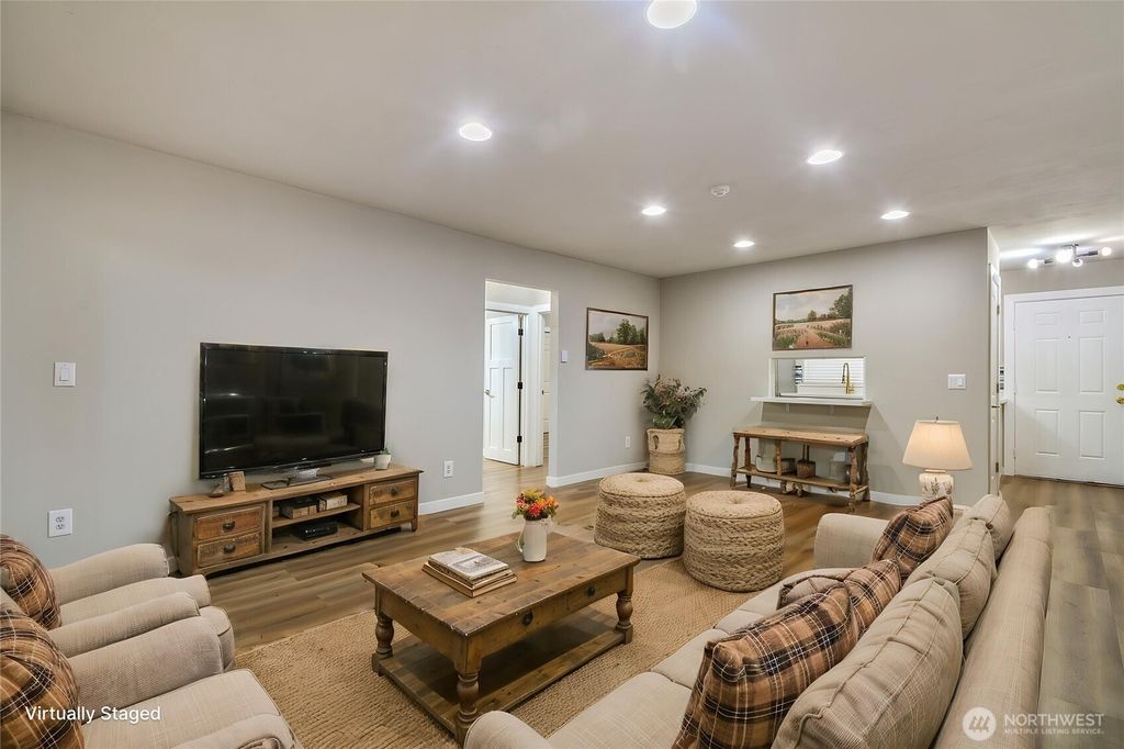 Photo of 4805 180th Street SW #F102, Lynnwood, WA 98037 (MLS # 2551340)
