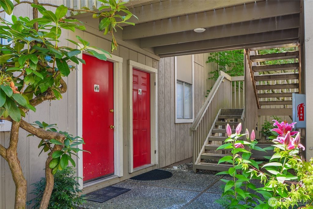 Photo of 4805 180th Street SW #F102, Lynnwood, WA 98037 (MLS # 2551340)