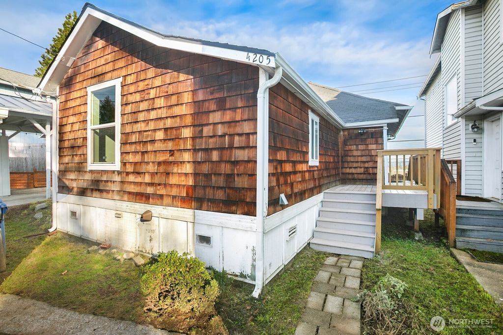 Photo of 4205 34th Avenue S, Seattle, WA 98118 (MLS # 2471031)