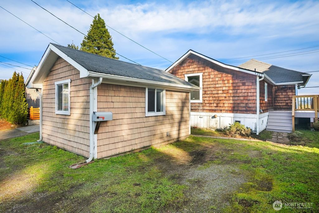 Photo of 4205 34th Avenue S, Seattle, WA 98118 (MLS # 2471031)