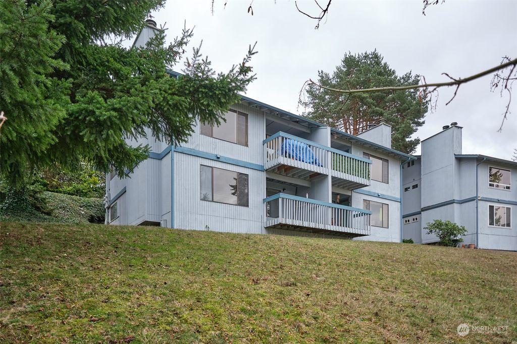 Photo of 28641 16th Avenue S, Federal Way, WA 98003 (MLS # 2038539)