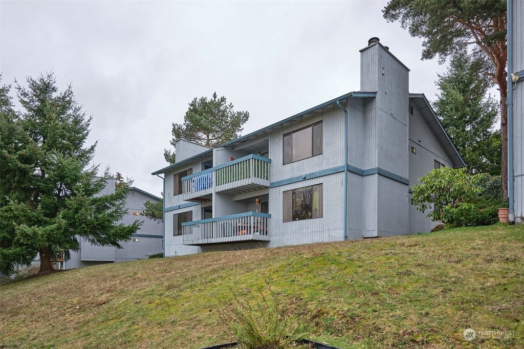 Photo of 28641 16th Avenue S, Federal Way, WA 98003 (MLS # 2038539)