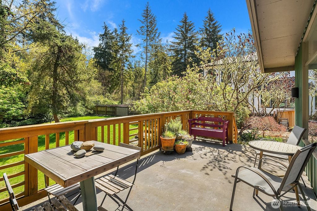 Photo of 4020 156th Avenue SE, Bellevue, WA 98006 (MLS # 2364191)