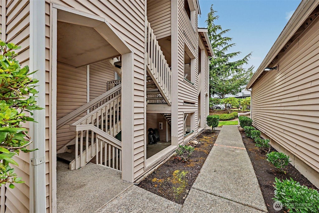 Photo of 1825 S 330th Street #f203, Federal Way, WA 98003 (MLS # 2573841)