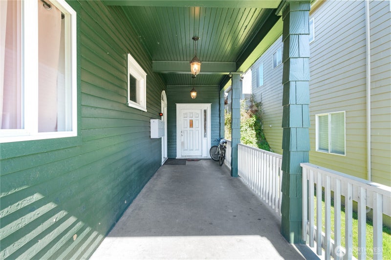 220 W 4th Street