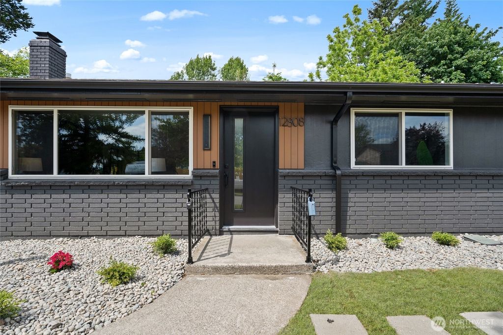 Photo of 12808 SE 170th Street, Renton, WA 98058 (MLS # 2388353)