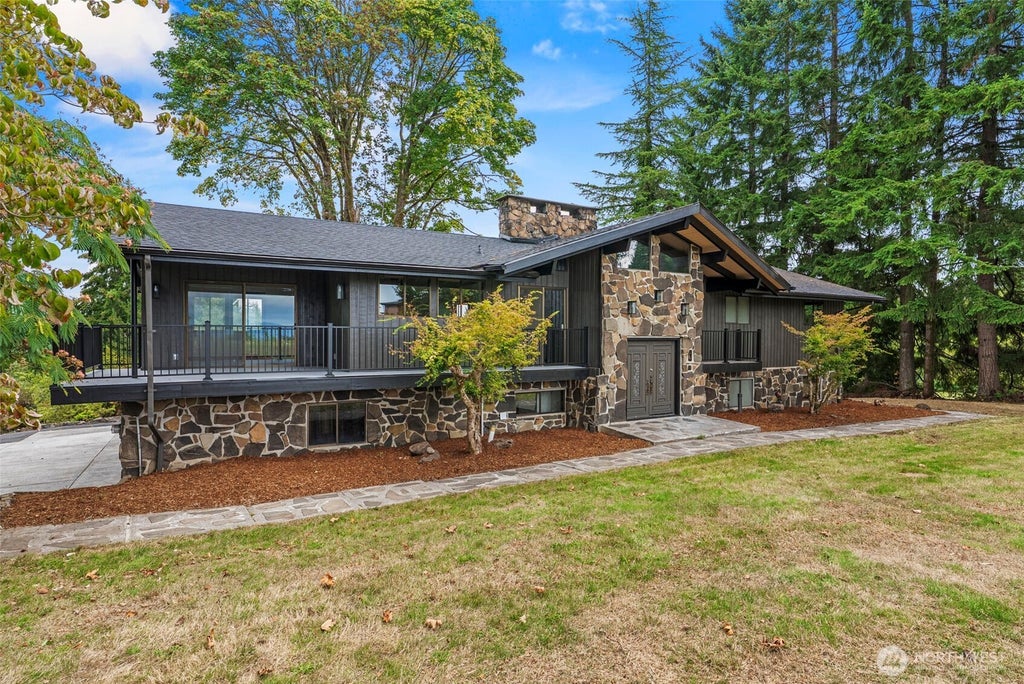 Photo of 816 Si Town Road, Castle Rock, WA 98611 (MLS # 2588217)