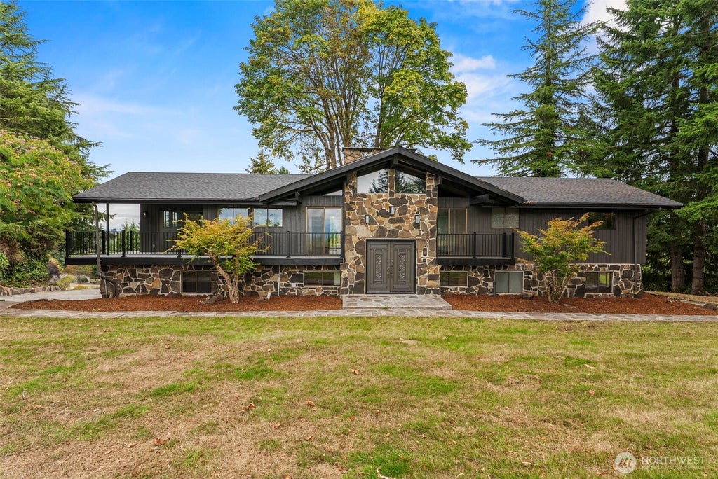 Photo of 816 Si Town Road, Castle Rock, WA 98611 (MLS # 2588217)