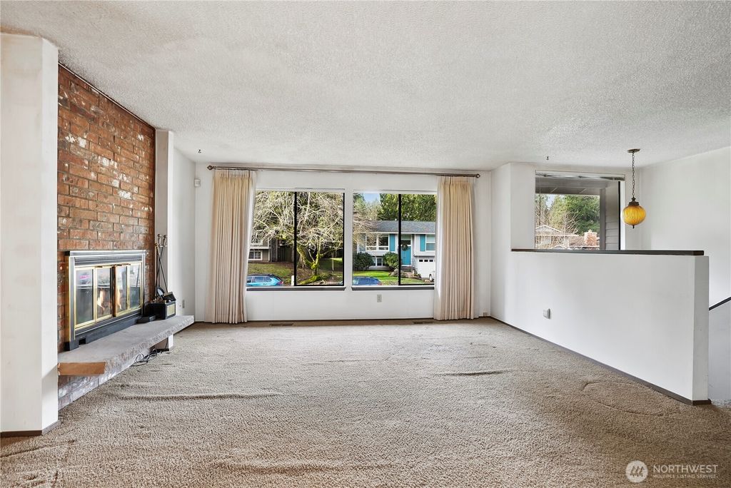 Photo of 10914 165th Place NE, Redmond, WA 98052 (MLS # 2468653)