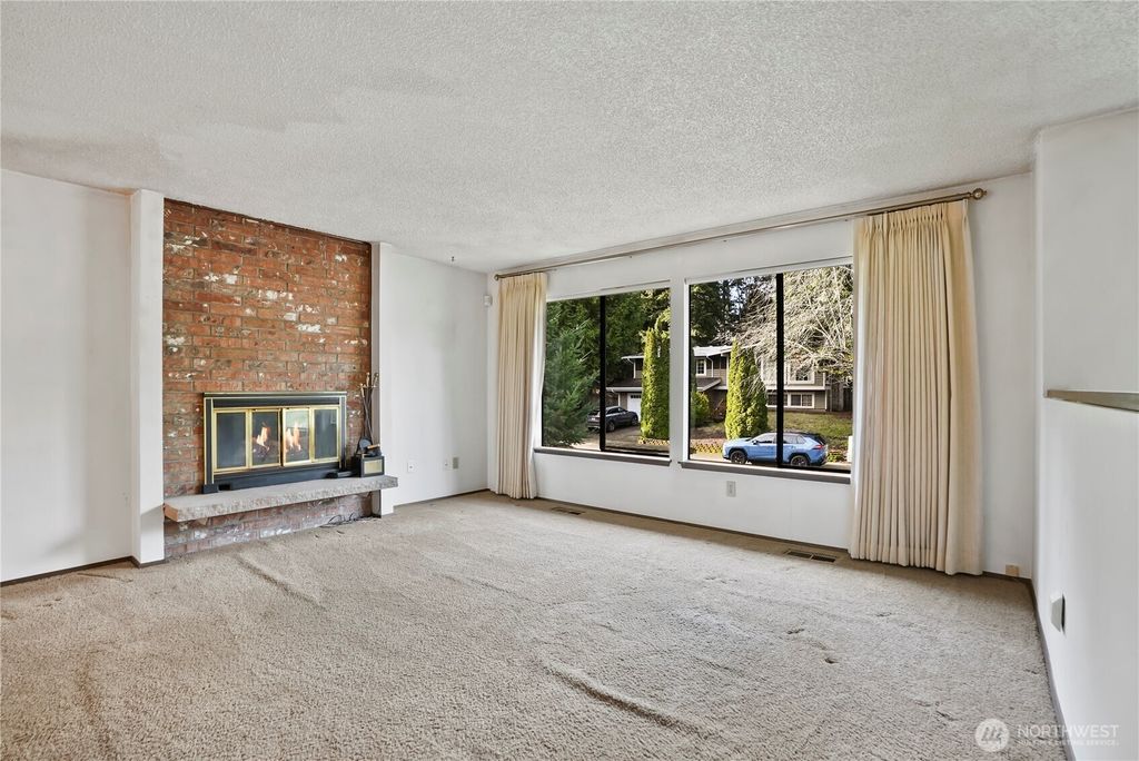 Photo of 10914 165th Place NE, Redmond, WA 98052 (MLS # 2468653)