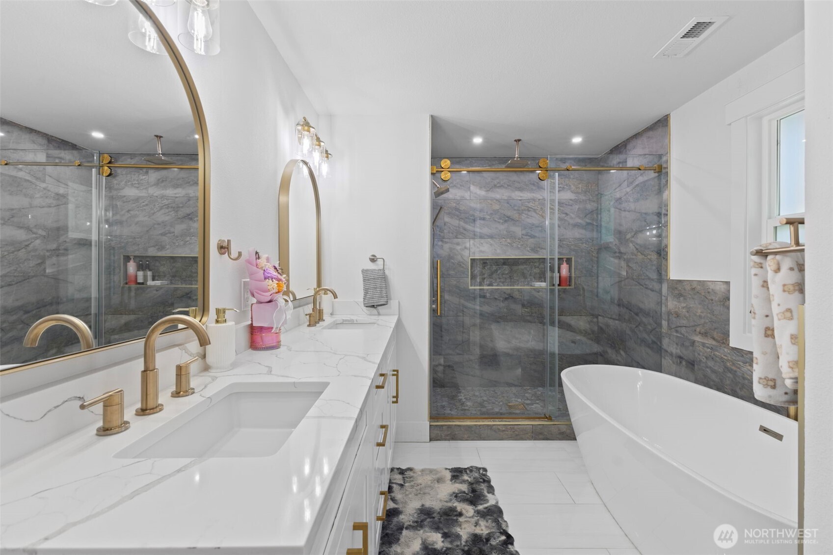 Maple Valley, Washington, 98038, United States, 4 Bedrooms Bedrooms, ,4 BathroomsBathrooms,Residential,Active,2034293