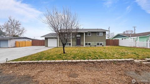 Photo of 321 S Sheppard Street, Kennewick, WA 99336 (MLS # 2469571)