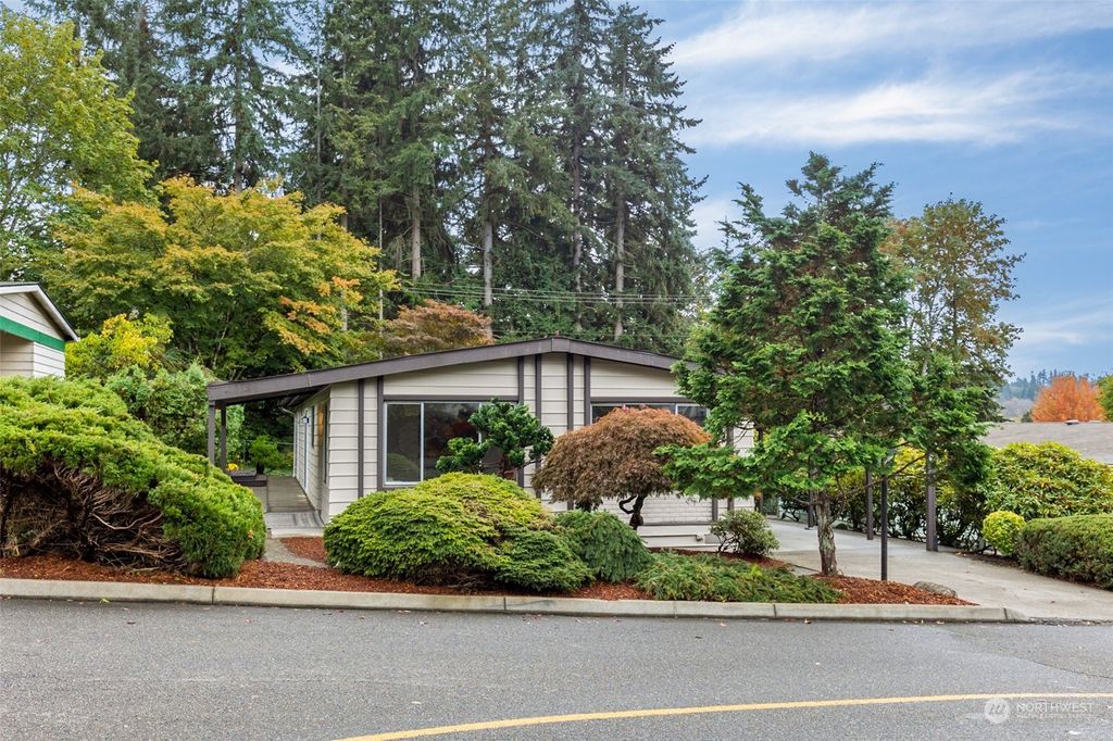 Photo of 722 Wandering Creek Drive, Bothell, WA 98021 (MLS # 2011349)