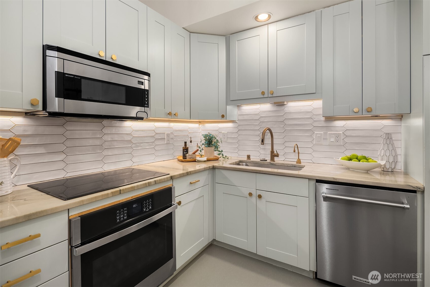 526 1st Avenue S 205