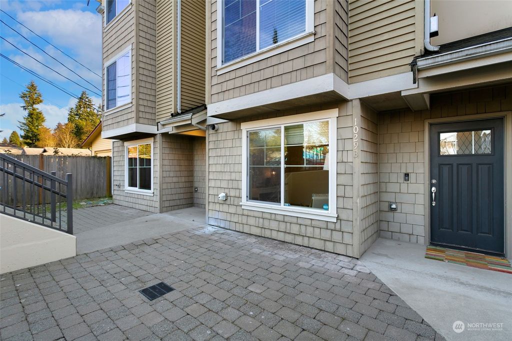 Photo of 1029 B NE 123rd Street, Seattle, WA 98125 (MLS # 2035425)