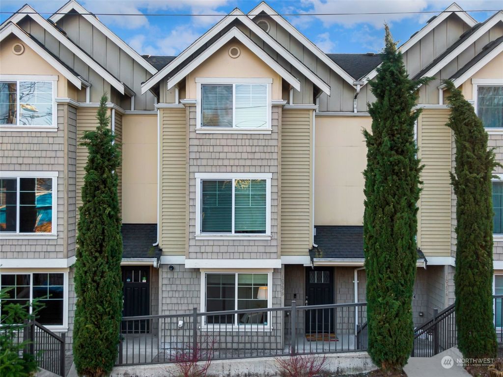 Photo of 1029 B NE 123rd Street, Seattle, WA 98125 (MLS # 2035425)