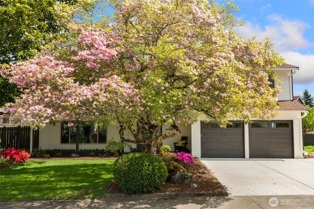 Photo of 6558 127th Avenue SE, Bellevue, WA 98006 (MLS # 2371430)