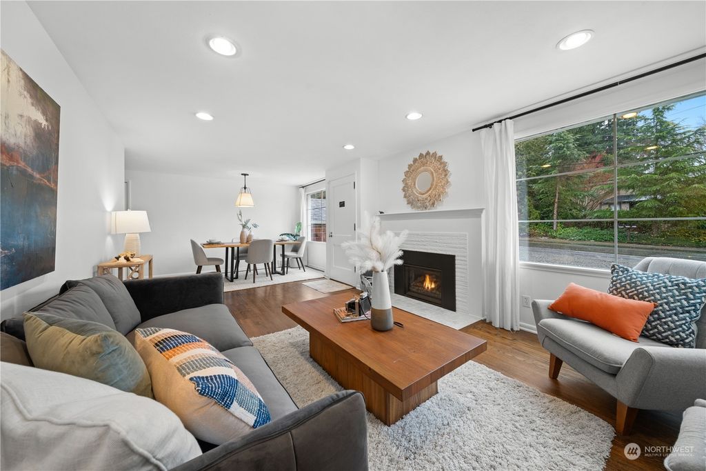 Photo of 12215 1st Avenue NE, Seattle, WA 98125 (MLS # 2198793)