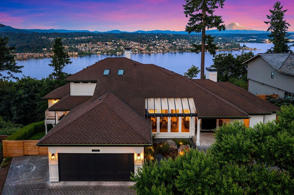 Photo of 7712 89th Place SE, Mercer Island, WA 98040 (MLS # 2594713)