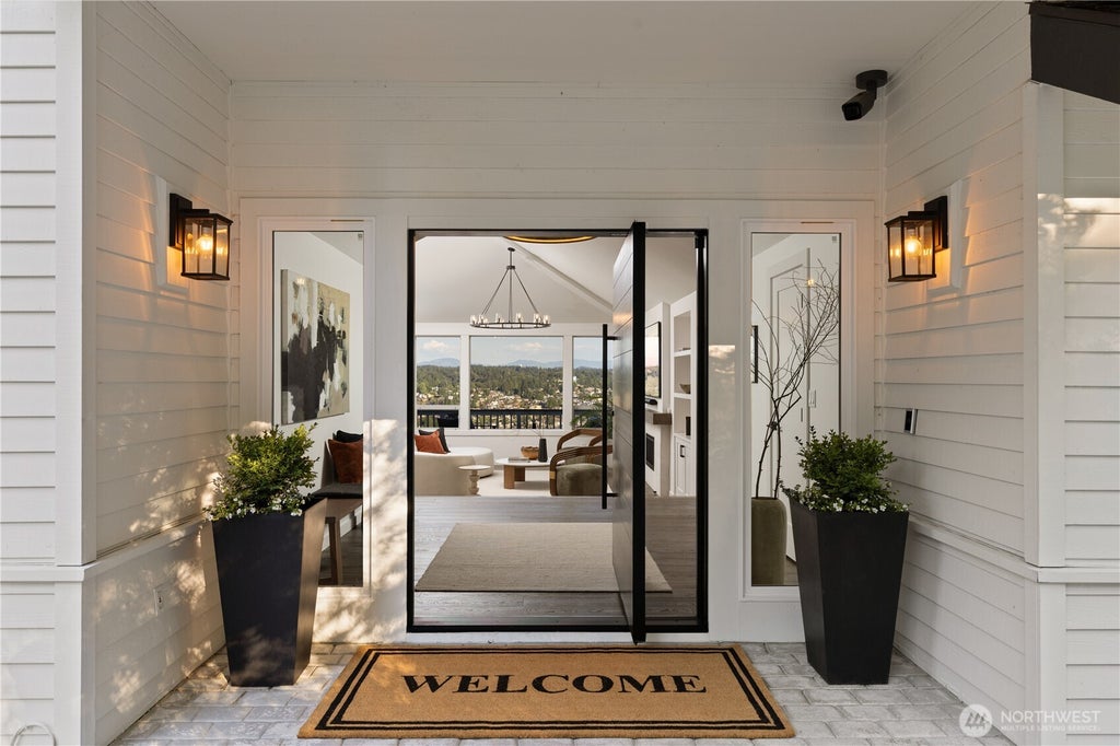 Photo of 7712 89th Place SE, Mercer Island, WA 98040 (MLS # 2594713)