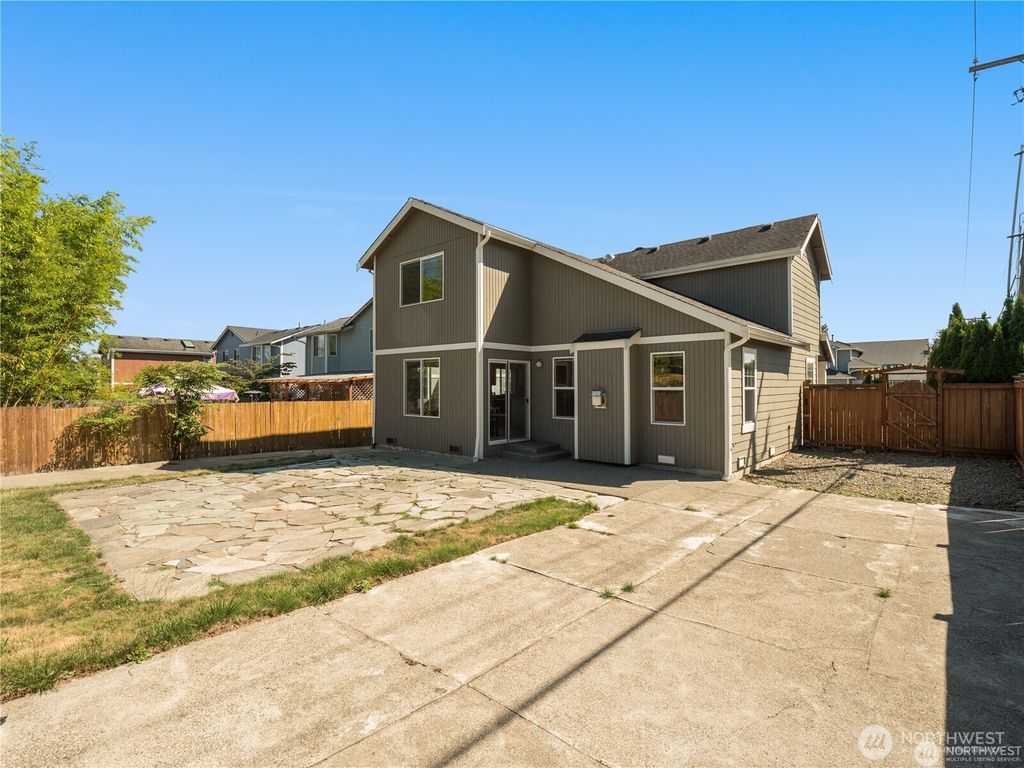 Photo of 11602 SE 193rd Place, Kent, WA 98031 (MLS # 2514386)