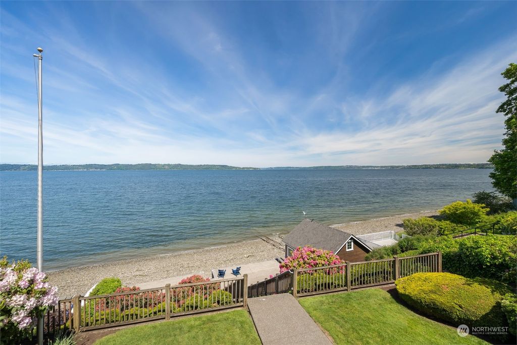 Photo of 2812 SW 300th Place, Federal Way, WA 98023 (MLS # 2236752)